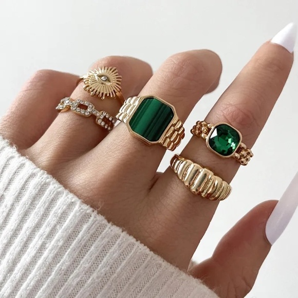 **XOEY* 5-Pc Gold x Green Gem Fashion Ring Set - Picture 1 of 7